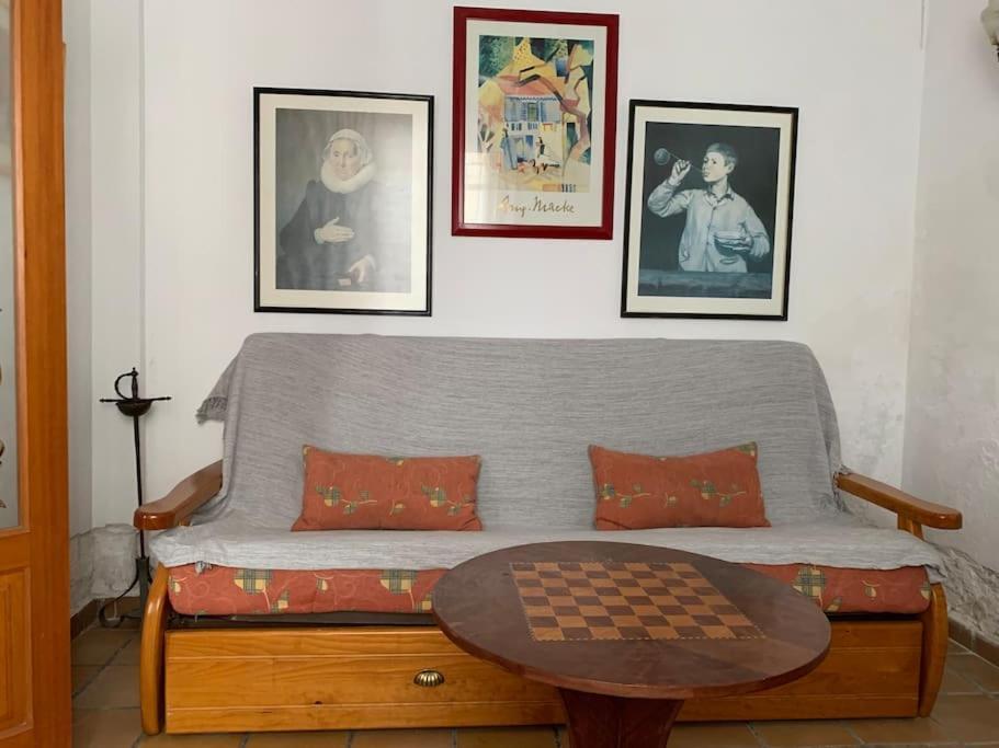 Ca Corrales: En La Playa, Pero En El Pueblo Holiday home